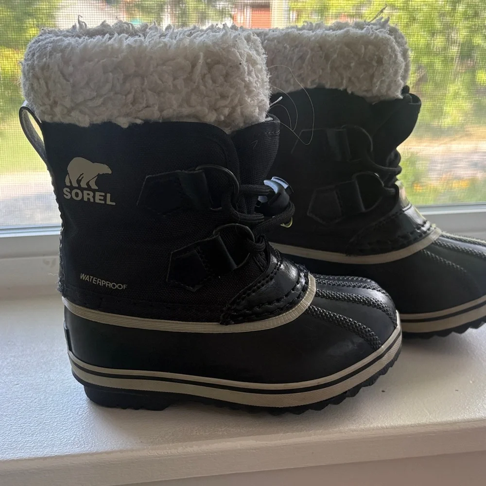 Sorel Kids Black Waterproof Snow Boots with Sherpa Cuff